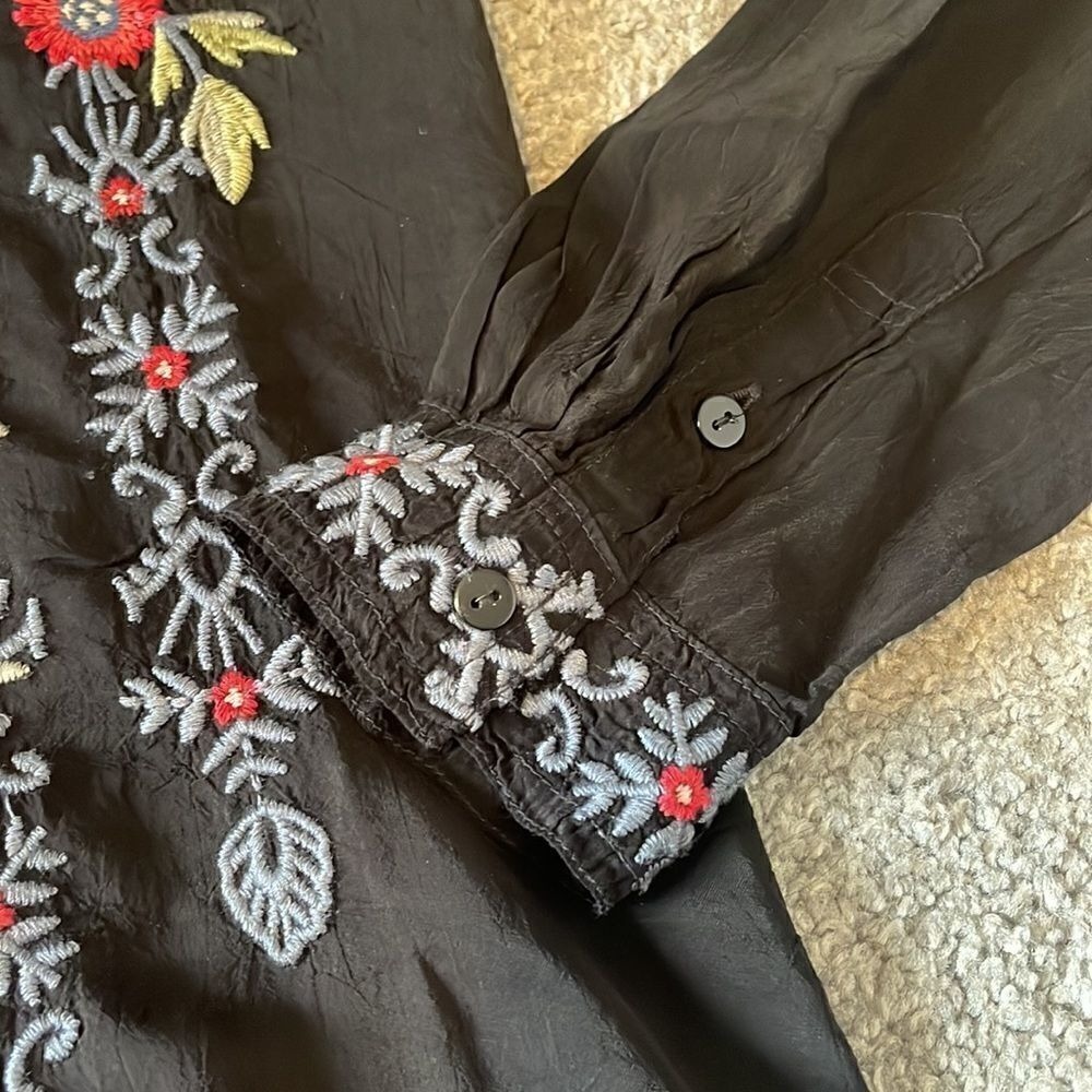 Johnny Was Woman Embroidery Blouse Top - Size: XS - Picture 6 of 7